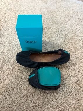 Tieks Black Leather Foldable Ballet Flats with Teal Accents